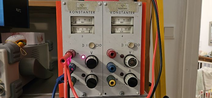Zwei Gossen Konstanter Labornetzteile