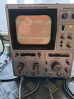 Analoges Oszilloskop mit Rechtecksignal
