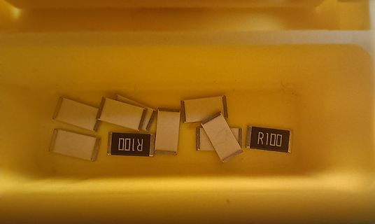 Oberflächenmontierte Widerstände in einer Schachtel
