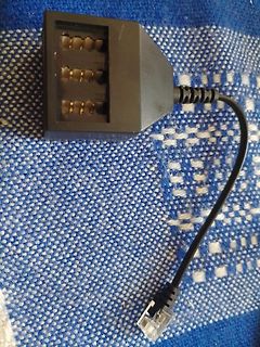 RJ45-Adapter mit drei Buchsen und Kabel