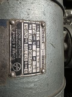 Typenschild eines Elektromotors