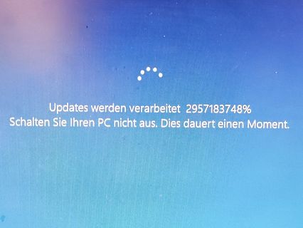 Abfotografierter Bildschirm mit Windows-Update-Meldung