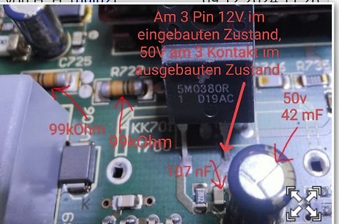 Nahaufnahme einer Leiterplatte mit Beschriftungen