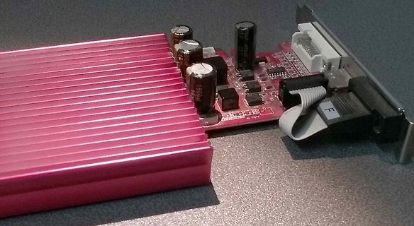 Leiterplatte mit Kühlkörper und Elektrolytkondensatoren