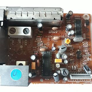 Nahaufnahme einer Sony Leiterplatte mit elektronischen Bauteilen