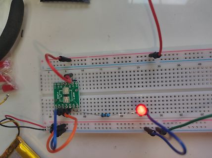 Aufbau auf Breadboard mit LED und Modul