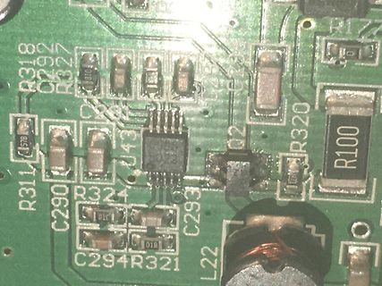 Nahaufnahme einer Leiterplatte mit SMD-Bauteilen