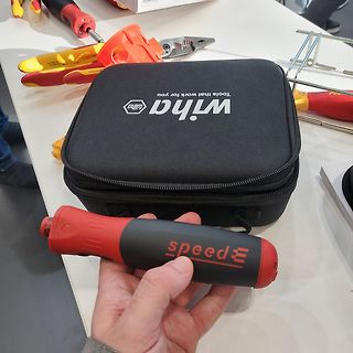 Wera Werkzeug und Wihas Werkzeugtasche auf Tisch