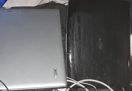 Zwei Laptops nebeneinander