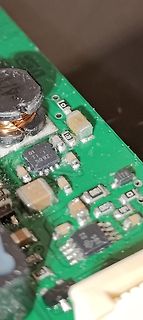 Nahaufnahme einer Leiterplatte mit elektronischen Bauteilen