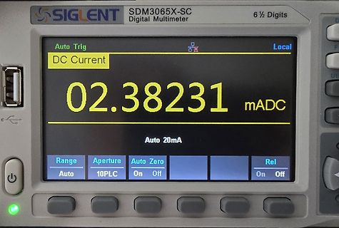 Display eines Siglent Digital Multimeters