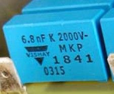 Blauer Vishay MKP Kondensator