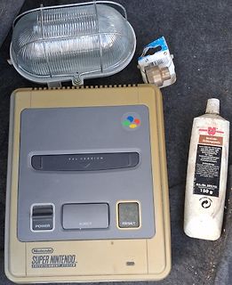 Super Nintendo Entertainment System und Werkzeug