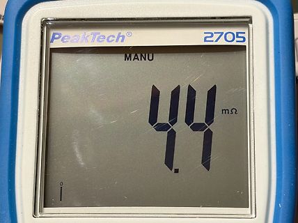 Display eines PeakTech 2705 Messgeräts