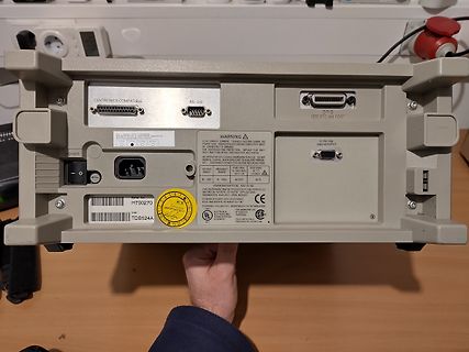 Rückseite eines Tektronix TDS524A Oszilloskops