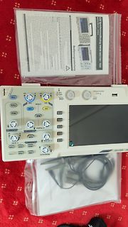 OWON SDS1102 Oszilloskop mit Bedienungsanleitung und Zubehör