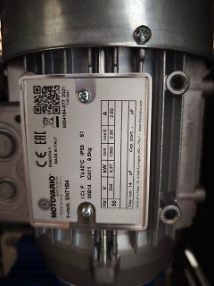 Typenschild eines Motovario Elektromotors