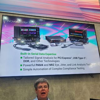 Werbefoto eines WaveMaster 8000HD Messgeräts auf einem Bildschirm