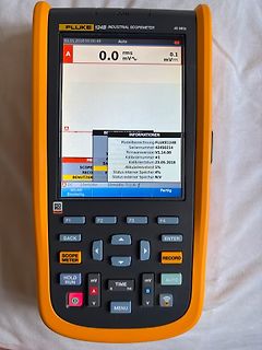 Fluke 124B Industrial Scopemeter Display
