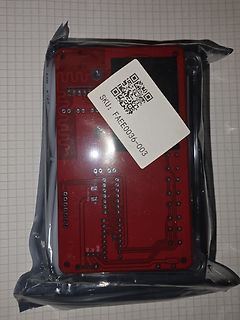 Rote Leiterplatte in Plastikverpackung