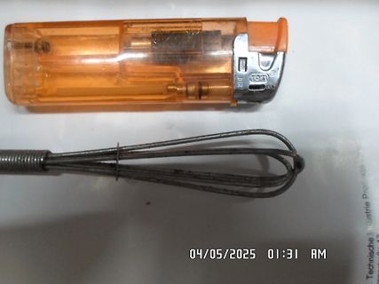 Feuerzeug und Drahtschleife