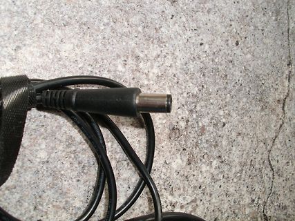 DC-Netzteilstecker und Kabel