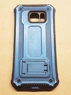 Blaues Schutzgehäuse für ein Smartphone