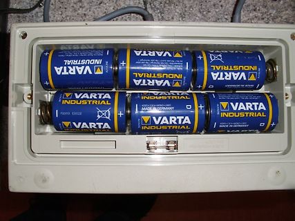 Batteriefach mit Varta Industrial Batterien