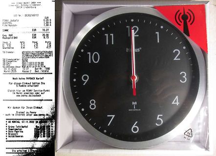 Kassenbon von Penny und eine Uhr