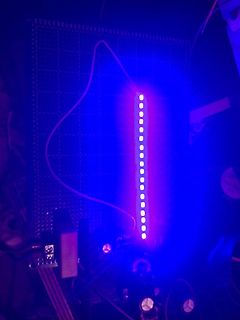 Leuchtende LED-Reihe auf Lochrasterplatine