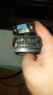 D-Sub Stecker und Buchse in einer Hand