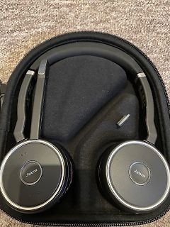 Jabra Kopfhörer in einem Etui