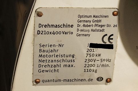 Typenschild einer Drehmaschine