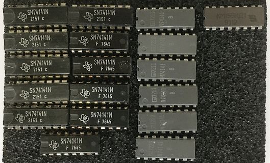 Diverse integrierte Schaltkreise SN74141N und KM155ID1