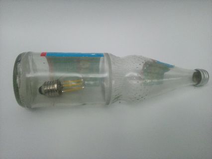Glühbirne in einer Glasflasche
