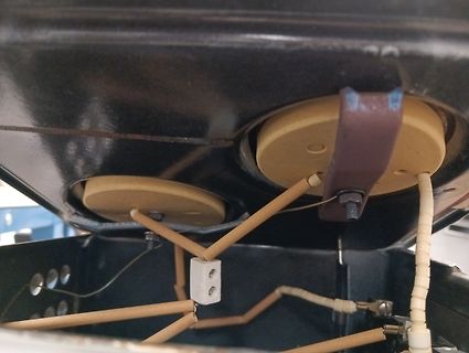 Innenansicht eines Geräts mit Keramik-Hochspannungskomponenten