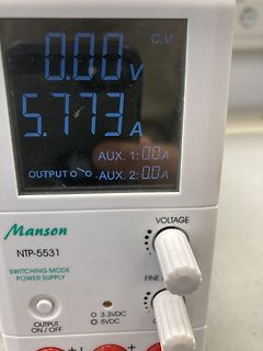 Labornetzteil mit Displayanzeige