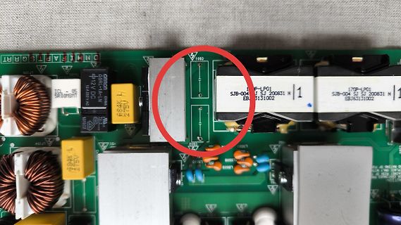 Nahaufnahme einer Leiterplatte mit elektronischen Bauteilen