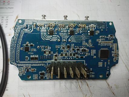 Bestückte Leiterplatte mit elektronischen Bauteilen