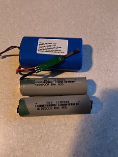 Lithium-Ionen-Akkus und Akku-Pack