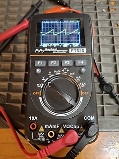 Digitales Multimeter ET828 mit Displayanzeige