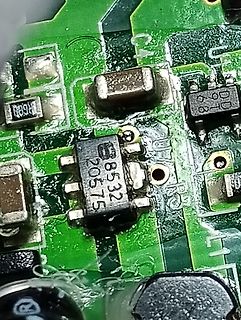 Nahaufnahme einer Leiterplatte mit elektronischen Bauteilen