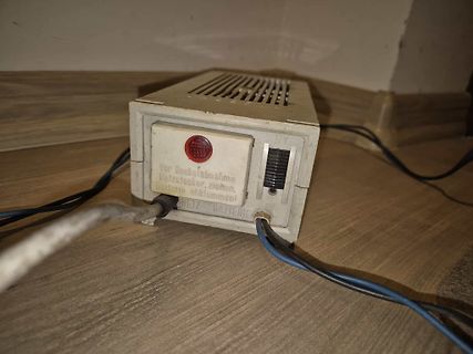 Netzteil mit Batterieanschluss