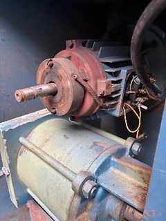 Elektromotor und Getriebe mit Rostansatz