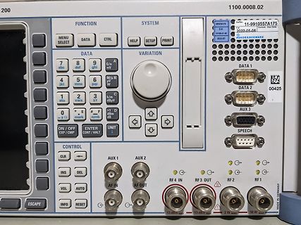Bedienfeld eines Rohde & Schwarz Messgeräts
