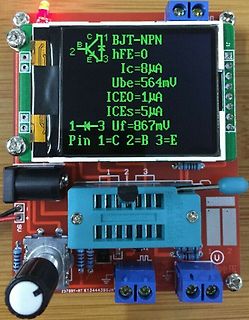 Transistor-Tester mit Display auf Leiterplatte
