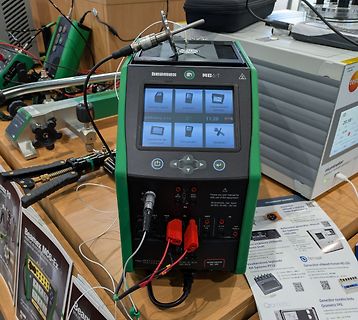 Beamex MC6-T Kalibrator auf Werkstatttisch