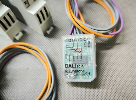 Lunatone DALI sc-A Modul mit Kabeln