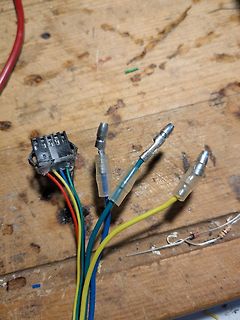 Verdrahtung mit Flachstecker und Crimp-Kontakten
