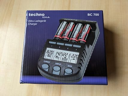 Technoline BC 700 Akku-Ladegerät mit Batterien